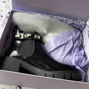 Madden Girl Honeyy Boot, size 9